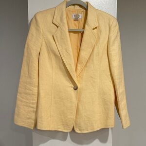 Talbots 100 % linen butter yellow blazer 
Size 4P. Excellent condition!
